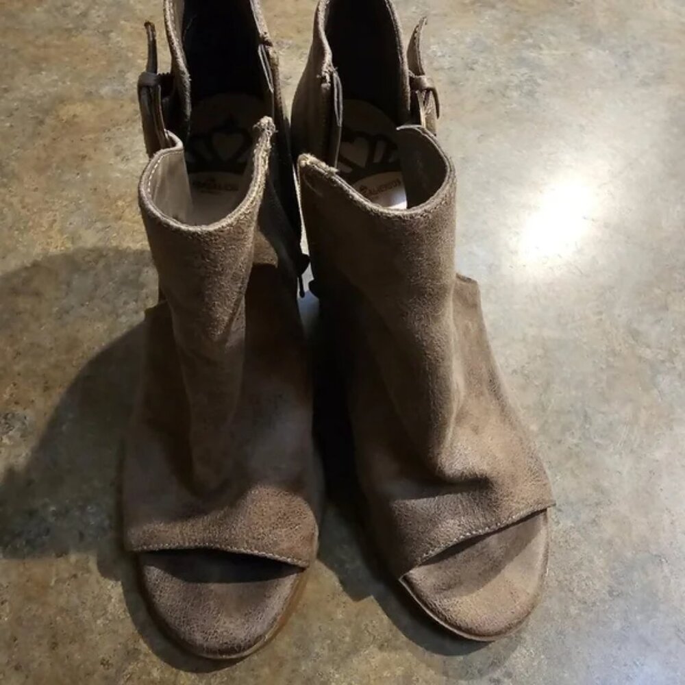 Nude Flat Size 8.5